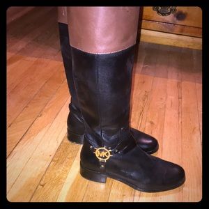 I am a size 9 and these are an 8 1/2. Too tight.